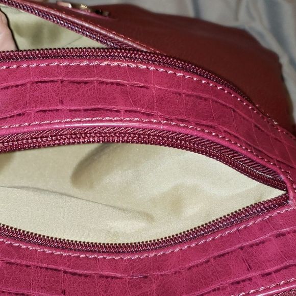 ♥️5/$25 Kim Rogers Maroon Multi Compartment Purse - Picture 6 of 7